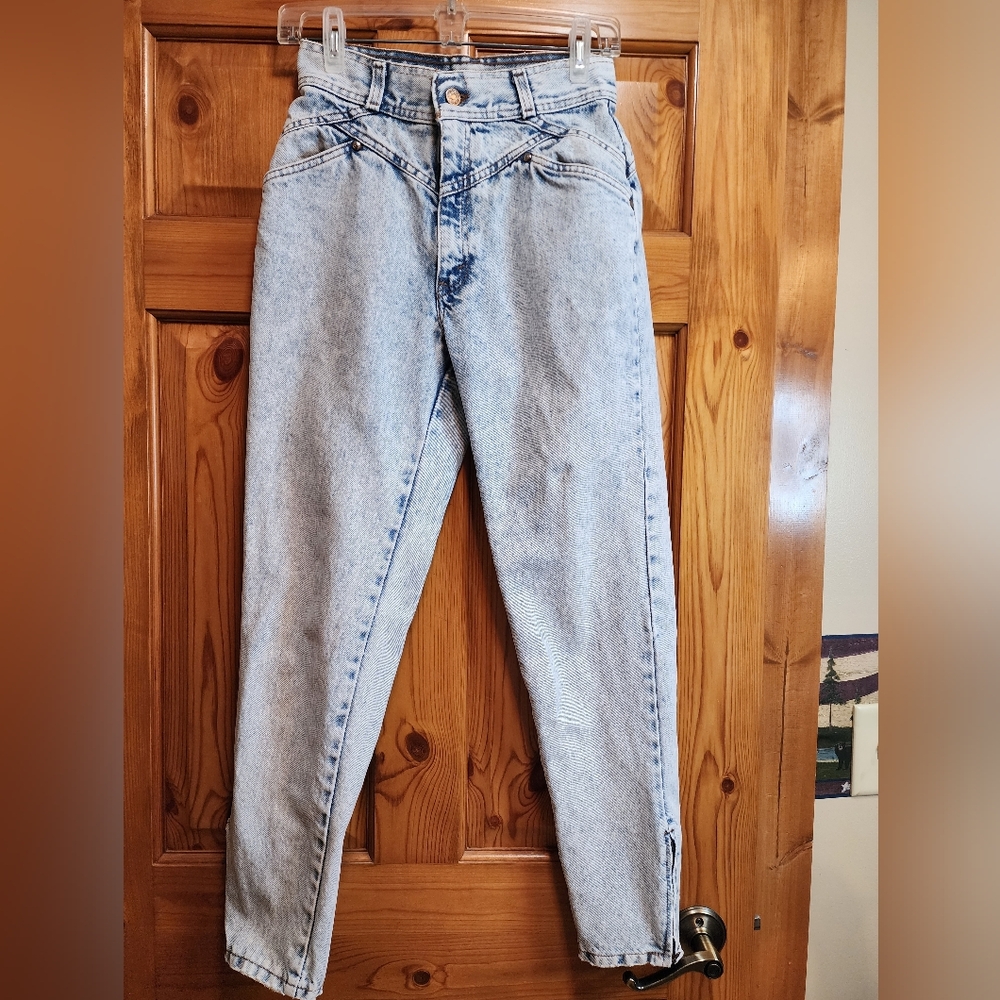 Vintage 90's Levi 900 Acid Washed Mom Jeans, Size 11